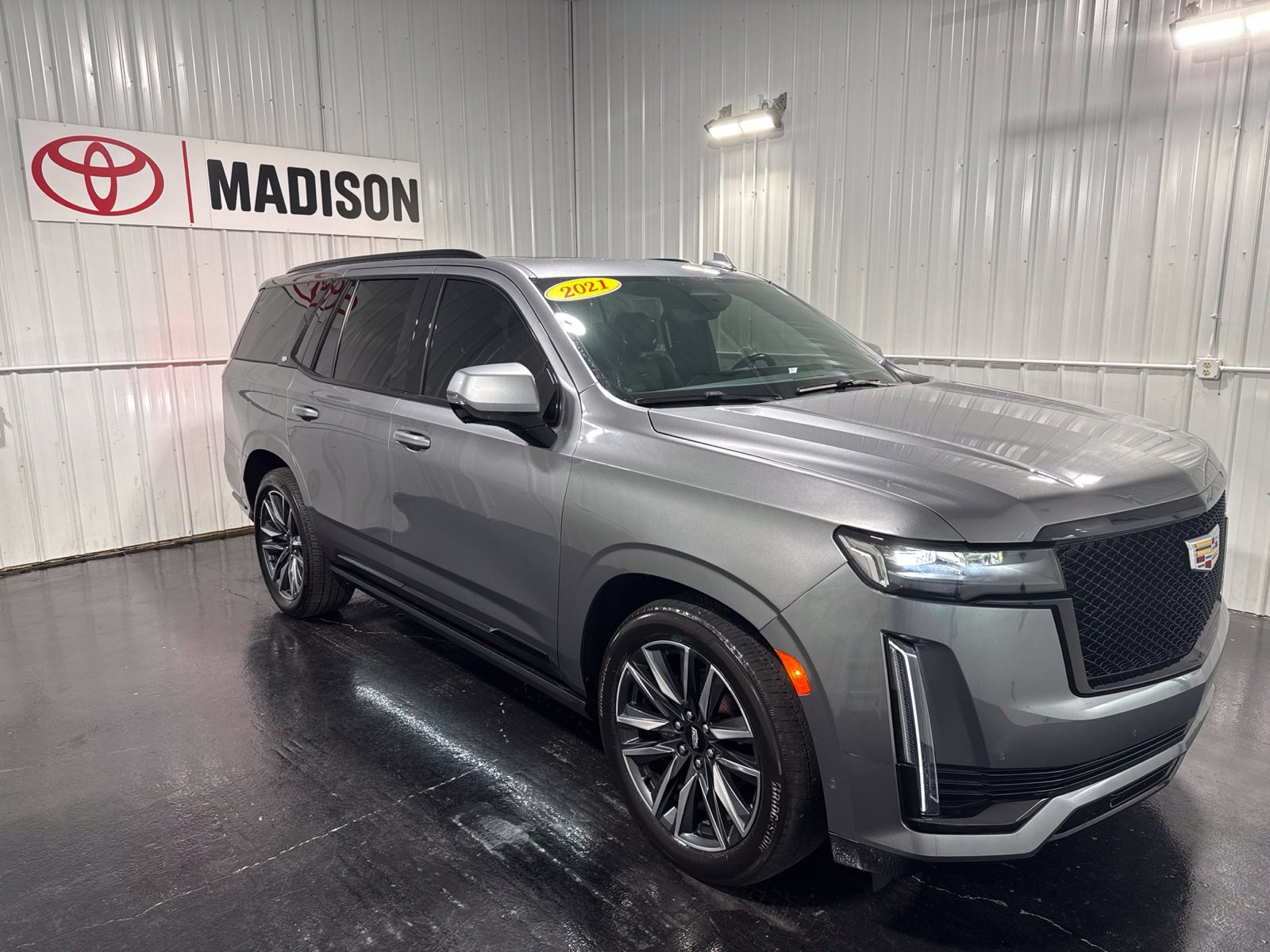Used 2021 Cadillac Escalade Sport w/ Driver Assist Tech Package AWD/4WD image 4