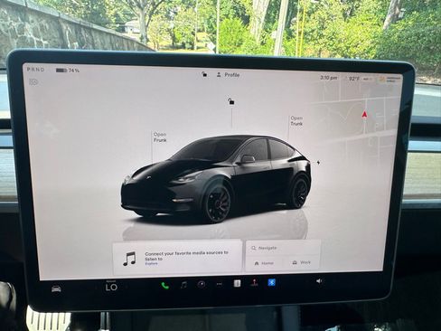 Used 2022 Tesla Model Y Performance image 32