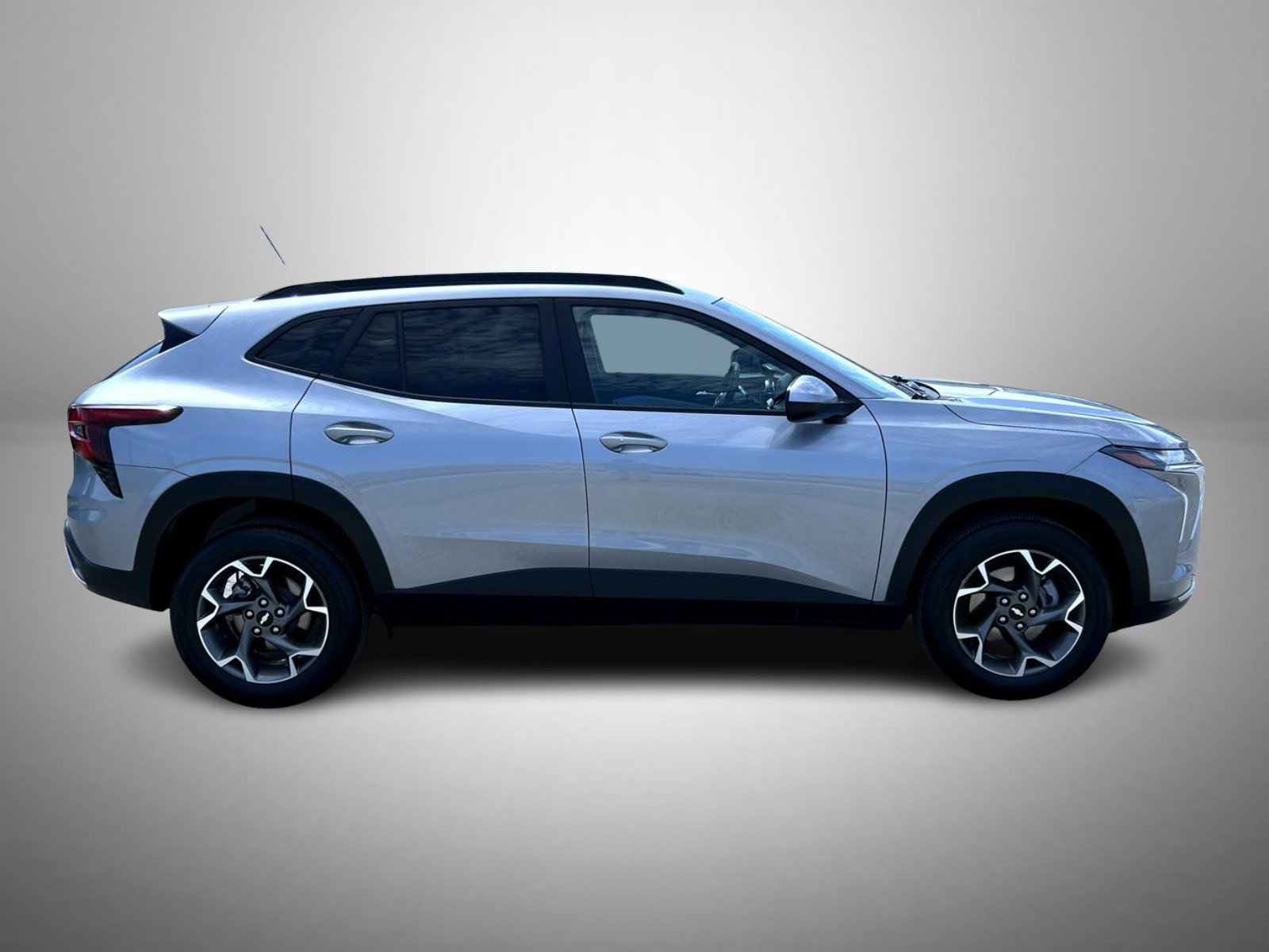 Used 2025 Chevrolet Trax LT w/ Driver Confidence Package FWD image 4