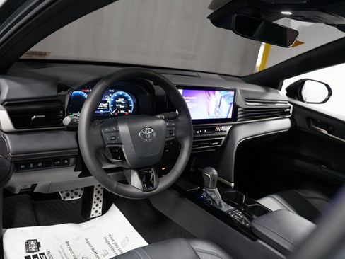 Used 2025 Toyota Camry XSE image 11