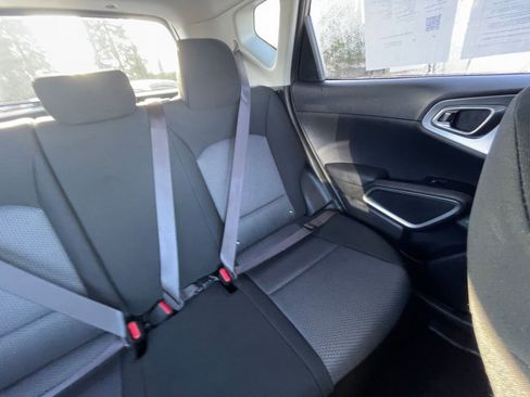 Used 2025 Kia Soul LX w/ LX Technology Package image 35
