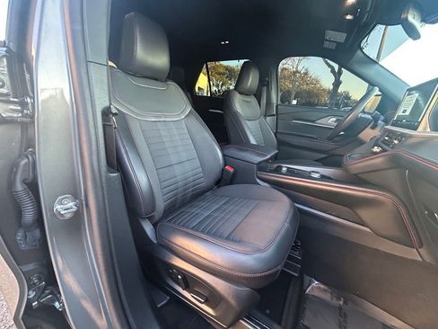 Used 2025 Ford Explorer ST-Line w/ Premium Package image 25