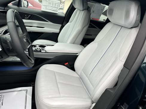 Used 2024 Cadillac Lyriq Sport image 10