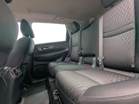 Used 2018 Nissan Rogue S image 11