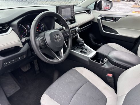 Used 2022 Toyota RAV4 XLE w/ XLE Grade Weather Package FWD image 17