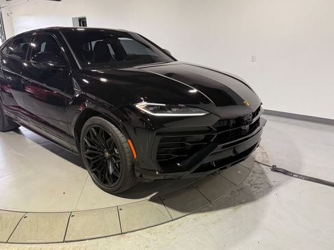 Used 2025 Lamborghini Urus SE AWD/4WD image 7