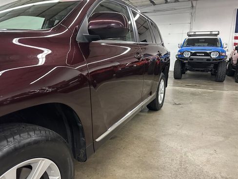 Used 2012 Toyota Highlander SE w/ Tow Pkg image 34