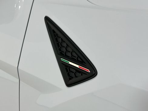 Used 2024 Lamborghini Urus S AWD/4WD image 9