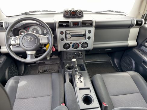 Used 2007 Toyota FJ Cruiser 2WD w/ Upgrade Pkg 2 image 17