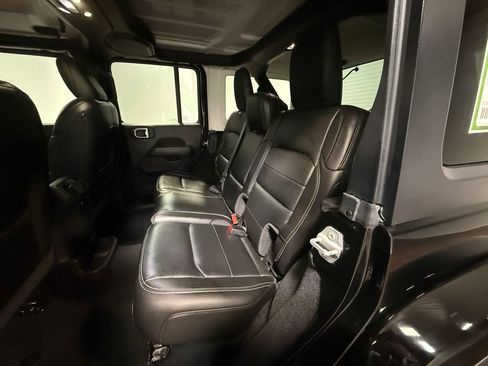 Used 2022 Jeep Wrangler Unlimited Sahara AWD/4WD image 8