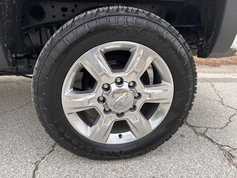 Used 2017 Chevrolet Silverado 2500 LTZ image 19