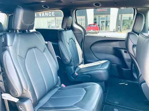 New 2025 Chrysler Pacifica Select image 16