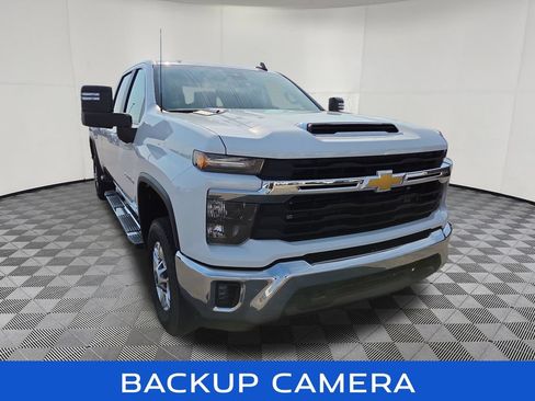 Used 2025 Chevrolet Silverado 2500 LT w/ Convenience Package AWD/4WD image 2