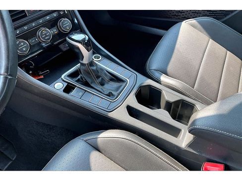 Used 2024 Volkswagen Jetta SE FWD image 15