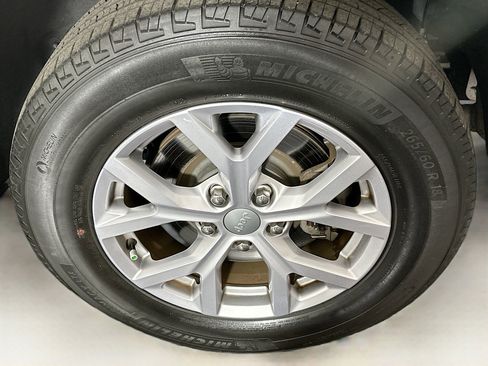 Used 2022 Jeep Grand Cherokee L Limited image 11