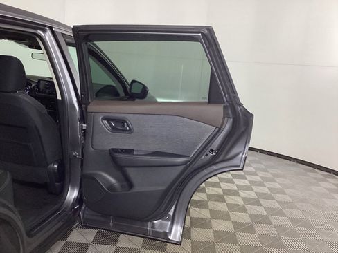 Used 2022 Nissan Rogue S image 10