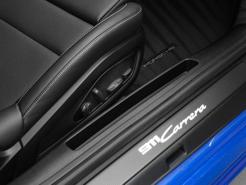 Used 2025 Porsche 911 Carrera w/ Premium Package image 22