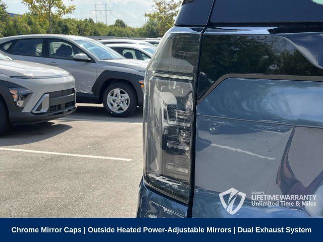 Used 2025 Chevrolet Tahoe Premier AWD/4WD image 11