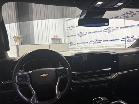 Used 2025 Chevrolet Silverado 1500 LTZ AWD/4WD image 2