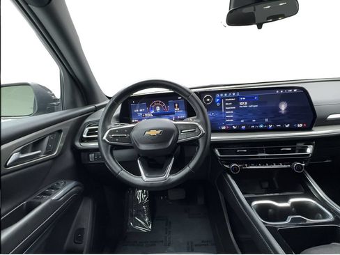 Used 2025 Chevrolet Traverse LT AWD/4WD image 37