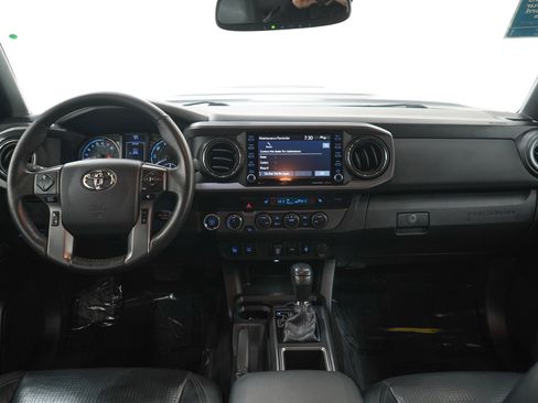 Used 2020 Toyota Tacoma TRD Sport AWD/4WD image 16
