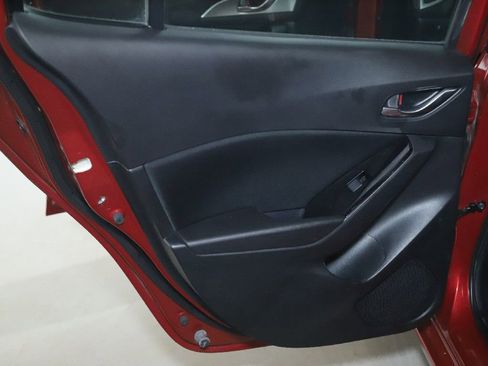 Used 2018 MAZDA MAZDA3 Sport FWD image 13