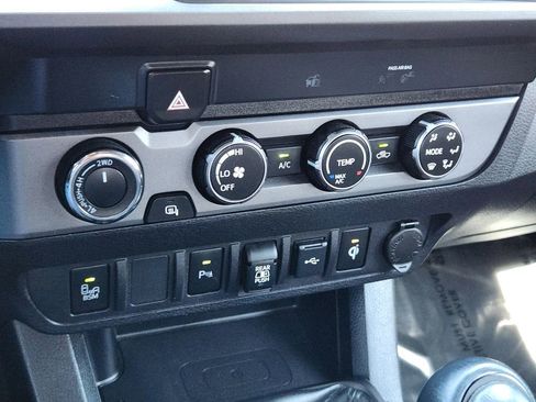 Used 2020 Toyota Tacoma TRD Off-Road w/ Technology Package image 15