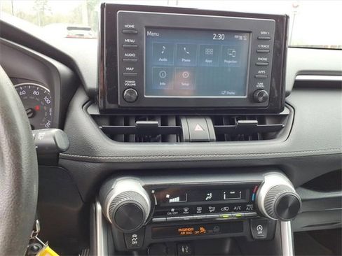 Used 2019 Toyota RAV4 LE image 14