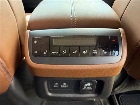 Used 2024 Nissan Pathfinder Platinum AWD/4WD image 17