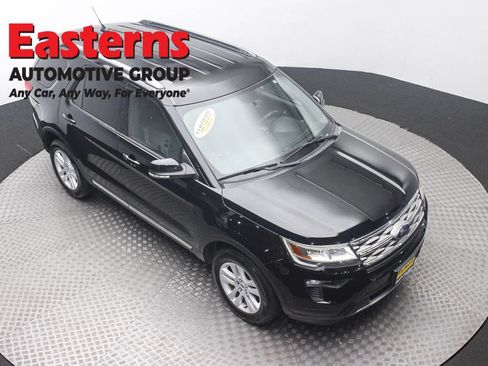 Used 2018 Ford Explorer XLT w/ Equipment Group 202A AWD/4WD image 3