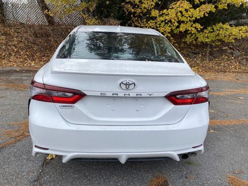 Used 2023 Toyota Camry SE image 4