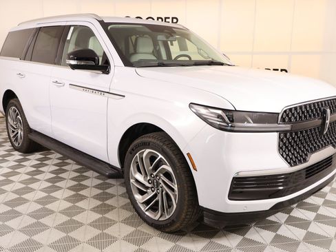 New 2026 Lincoln Navigator Premiere AWD/4WD image 1