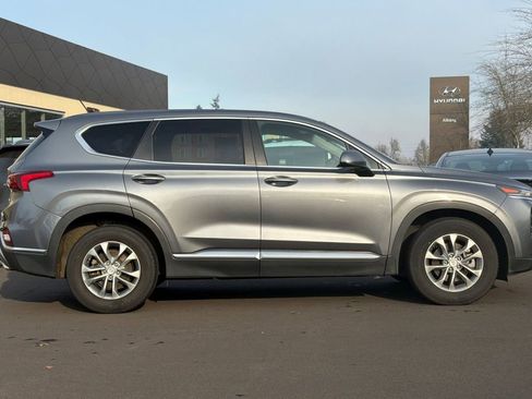 Used 2019 Hyundai Santa Fe SE image 3