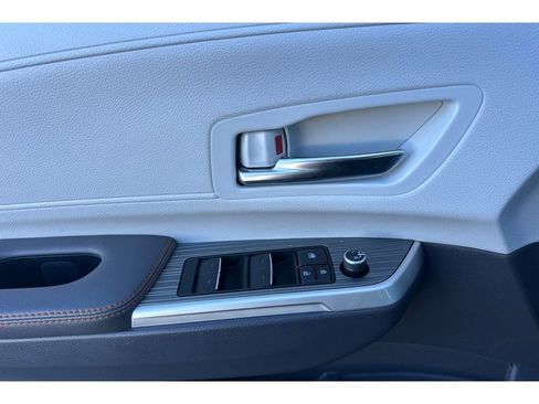 Used 2023 Toyota Sienna XSE image 11