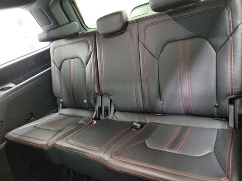 Used 2022 Ford Expedition Limited image 13