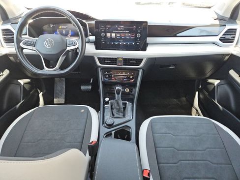 Used 2025 Volkswagen Taos SE AWD/4WD image 19