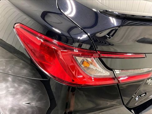 Used 2025 Toyota Camry SE FWD image 29