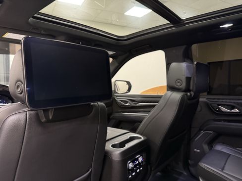 Used 2024 GMC Yukon Denali w/ Advanced Technology Package AWD/4WD image 18