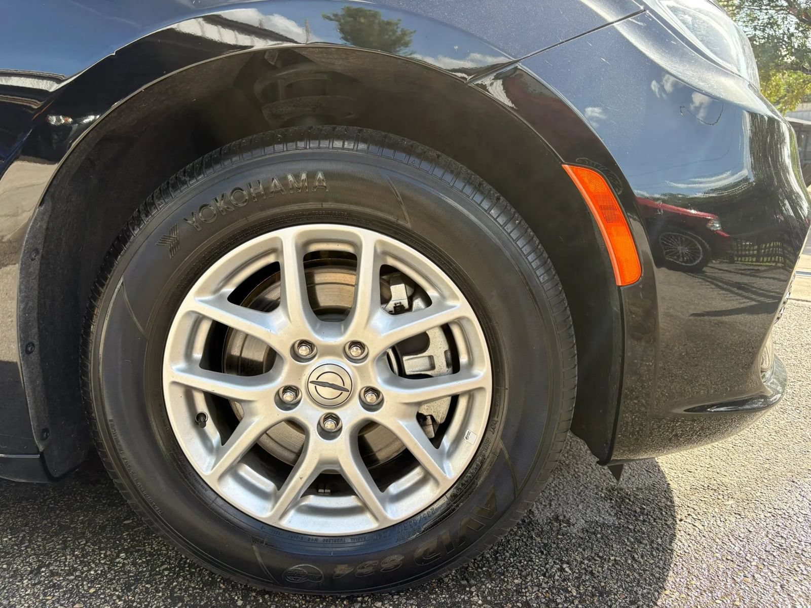 Used 2024 Chrysler Pacifica Touring-L FWD image 38