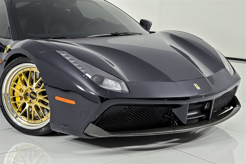 Used 2018 Ferrari 488 GTB RWD image 3