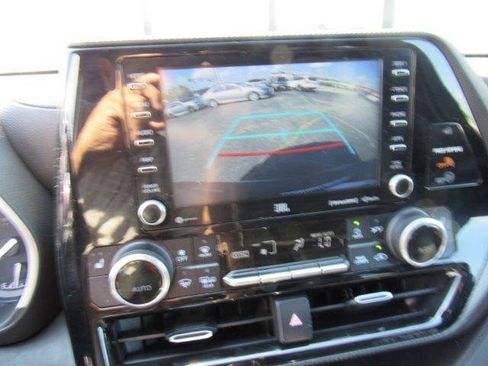 Used 2021 Toyota Highlander XSE AWD/4WD image 30
