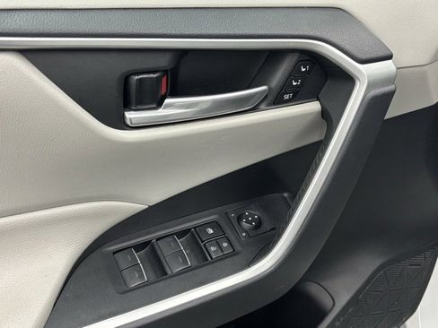 Used 2023 Toyota RAV4 XLE Premium image 14