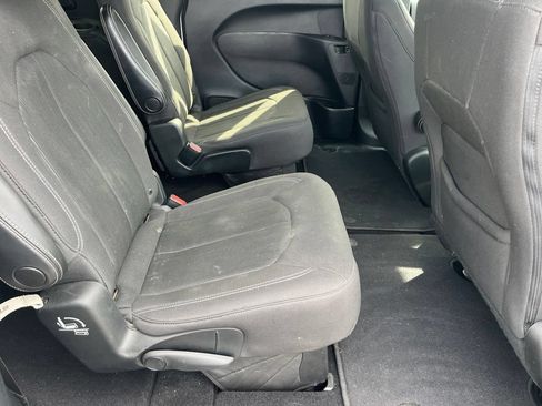 Used 2019 Chrysler Pacifica Touring Plus w/ Advanced Safetytec Group FWD image 12