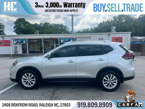 Used 2020 Nissan Rogue SV FWD image 2