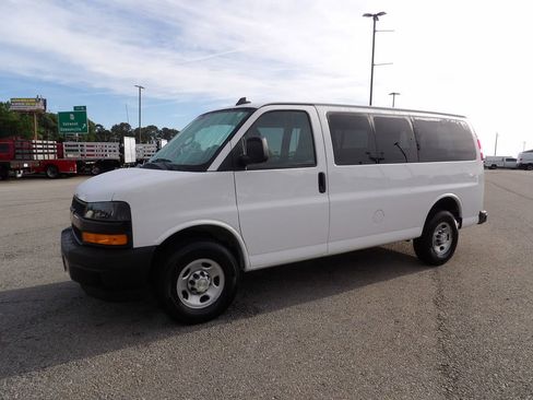 Used 2023 Chevrolet Express 3500 LS RWD image 3