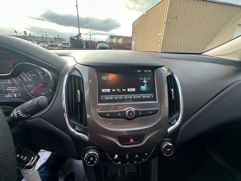 Used 2018 Chevrolet Cruze LT FWD image 13
