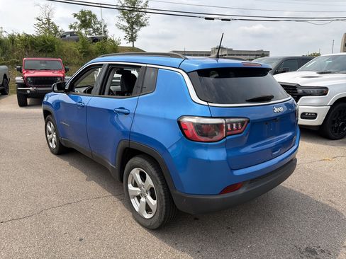 Used 2017 Jeep Compass Latitude w/ Popular Equipment Group FWD image 9