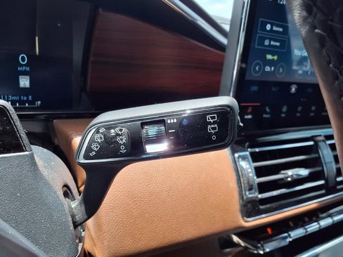 Used 2024 Lincoln Navigator Reserve AWD/4WD image 19