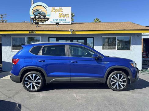 Used 2023 Volkswagen Taos SE image 4