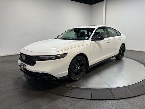 Certified 2025 Honda Accord SE image 1